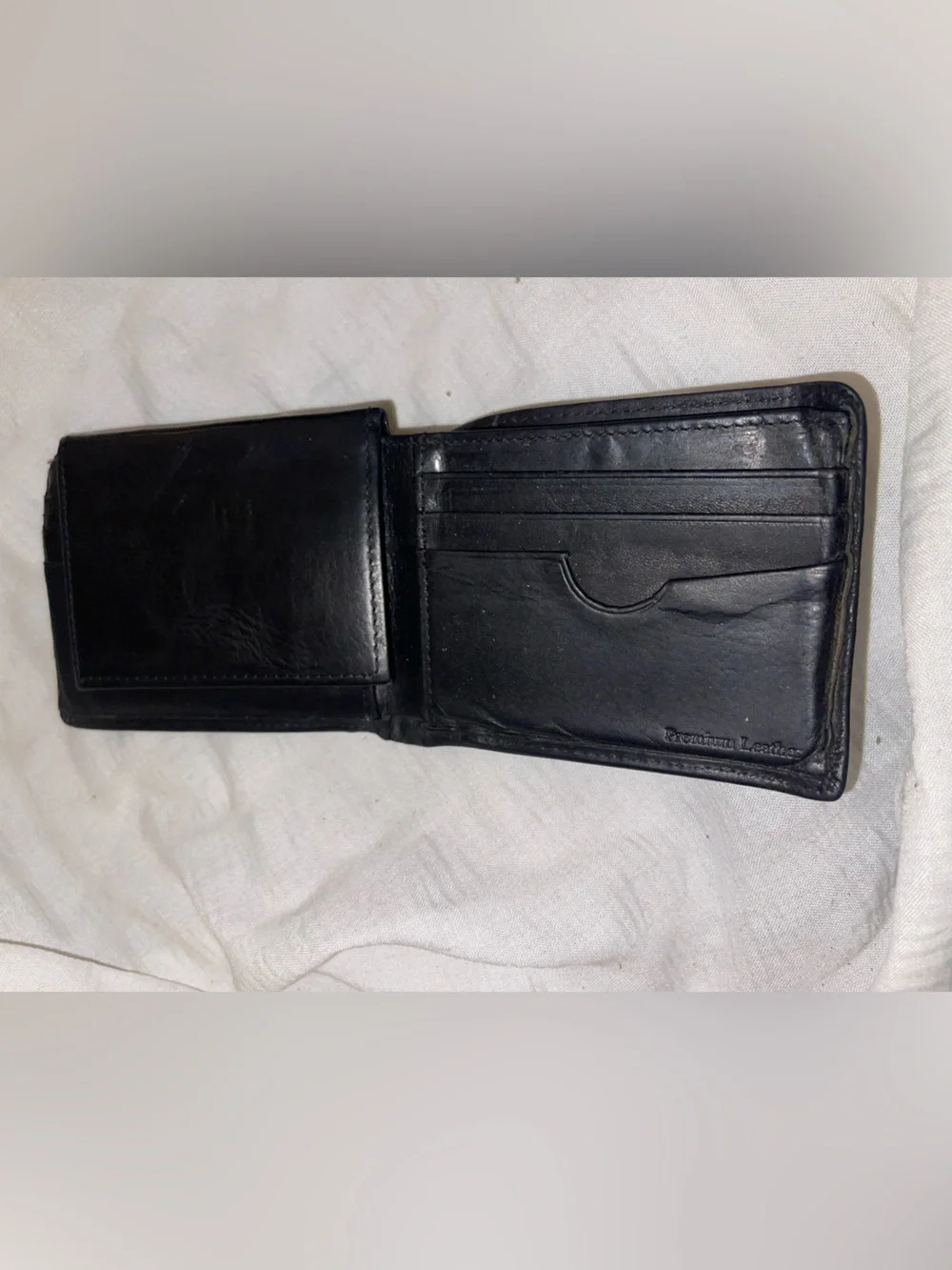 Wolverine Black Leather Men's Wallet, Classic Bi-Fold & Additional Leather Piece